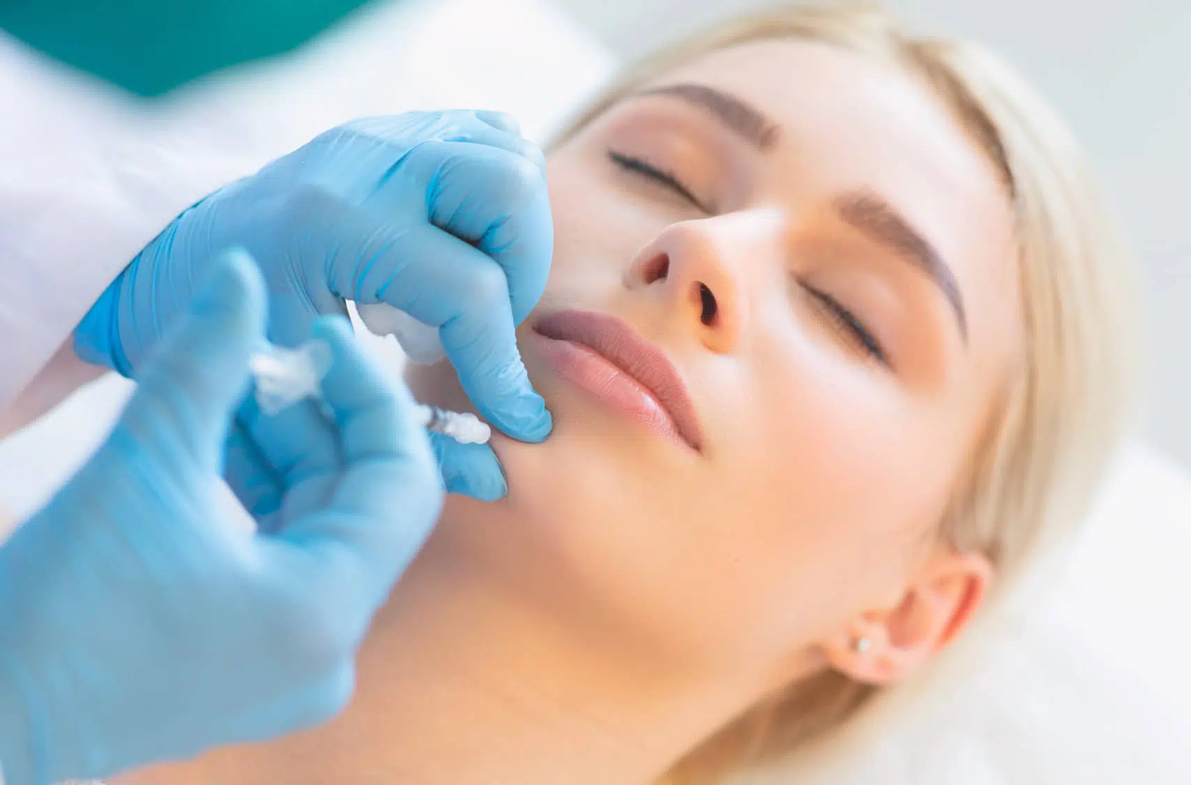 Acide hyaluronique menton : génioplastie médicale, médecine anti âge | Paris 16 | Dr Pecorelli