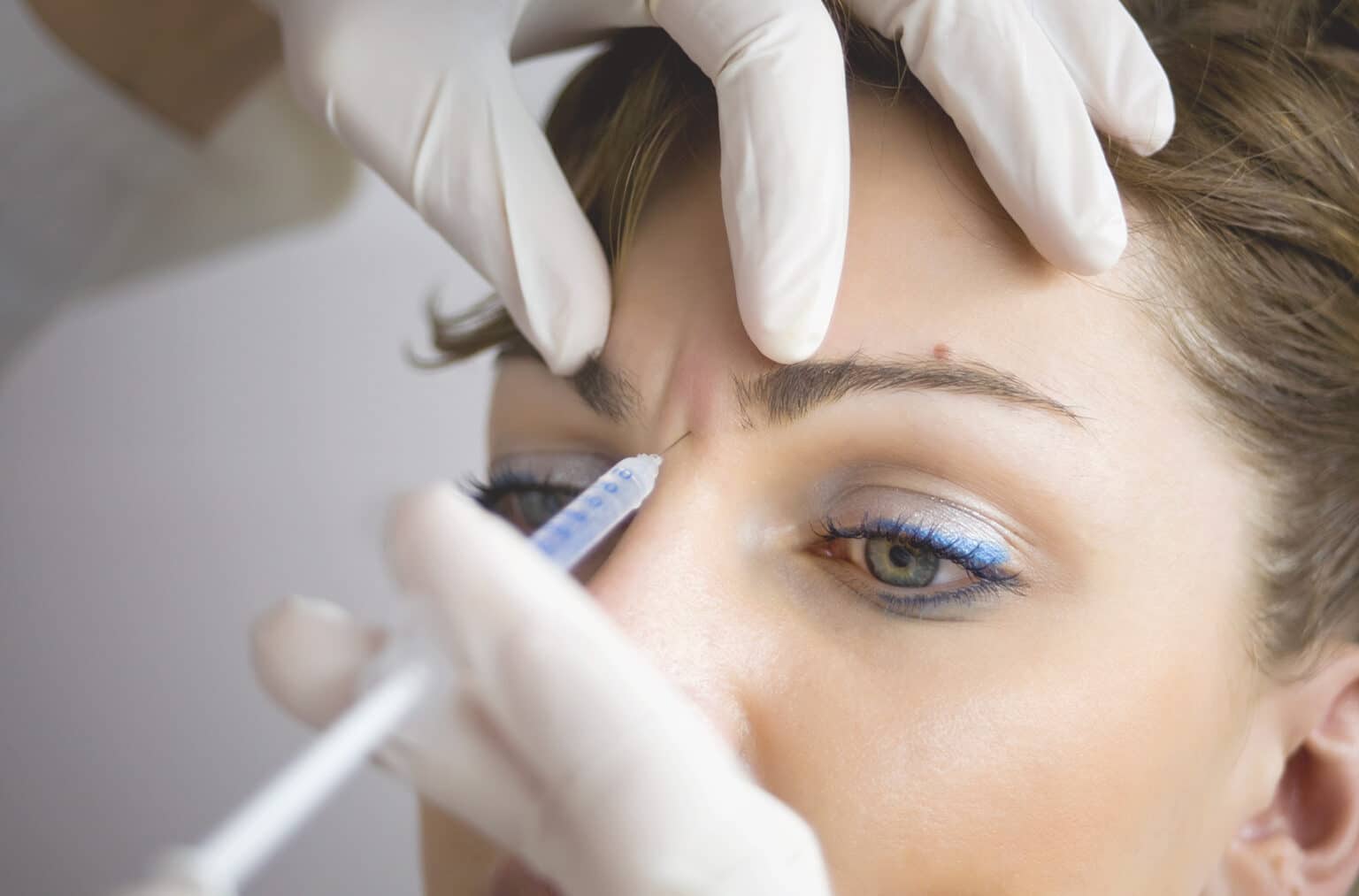 Injection de Botox traitement ride du lion Paris Dr Pecorelli Injection de Botox traitement ride du lion Paris Dr Pecorelli