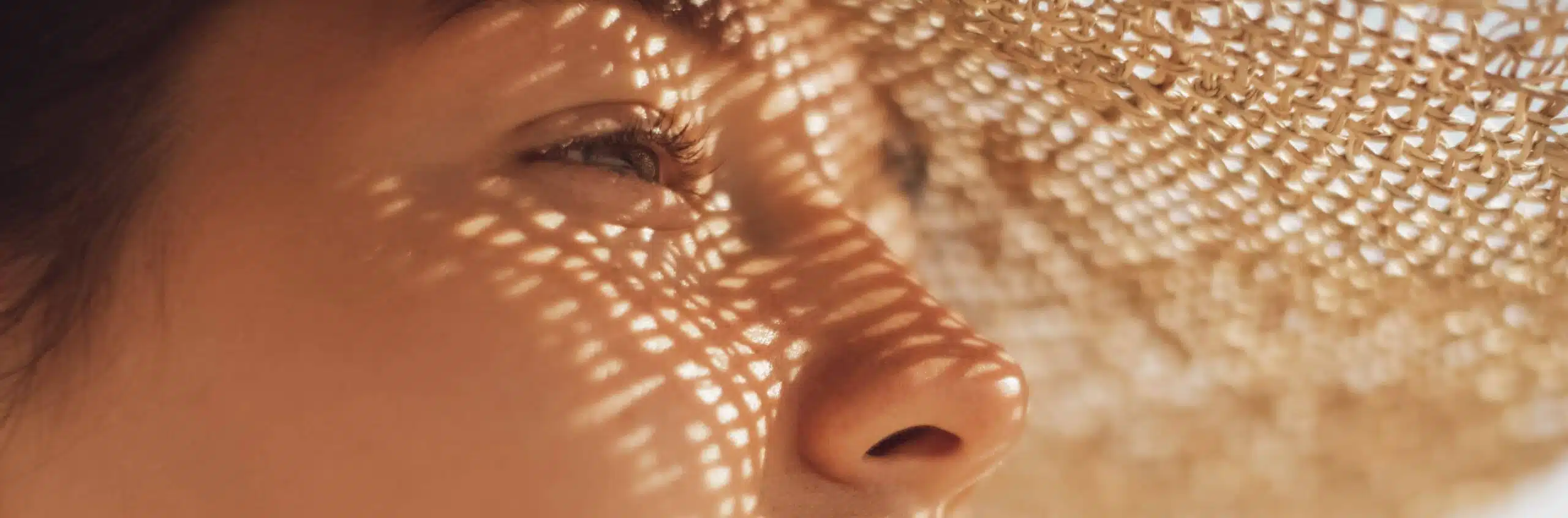 Blépharoplastie et soleil : que faut-il savoir ? |Dr Elisa Pecorelli | Paris