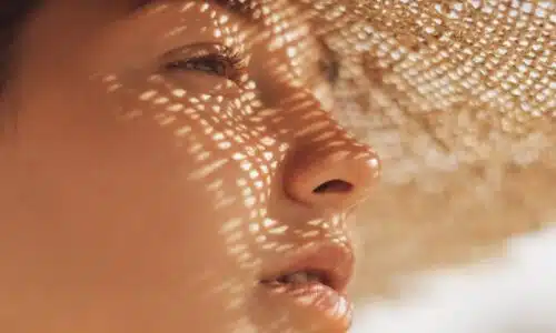 Blépharoplastie et soleil : que faut-il savoir ? |Dr Elisa Pecorelli | Paris