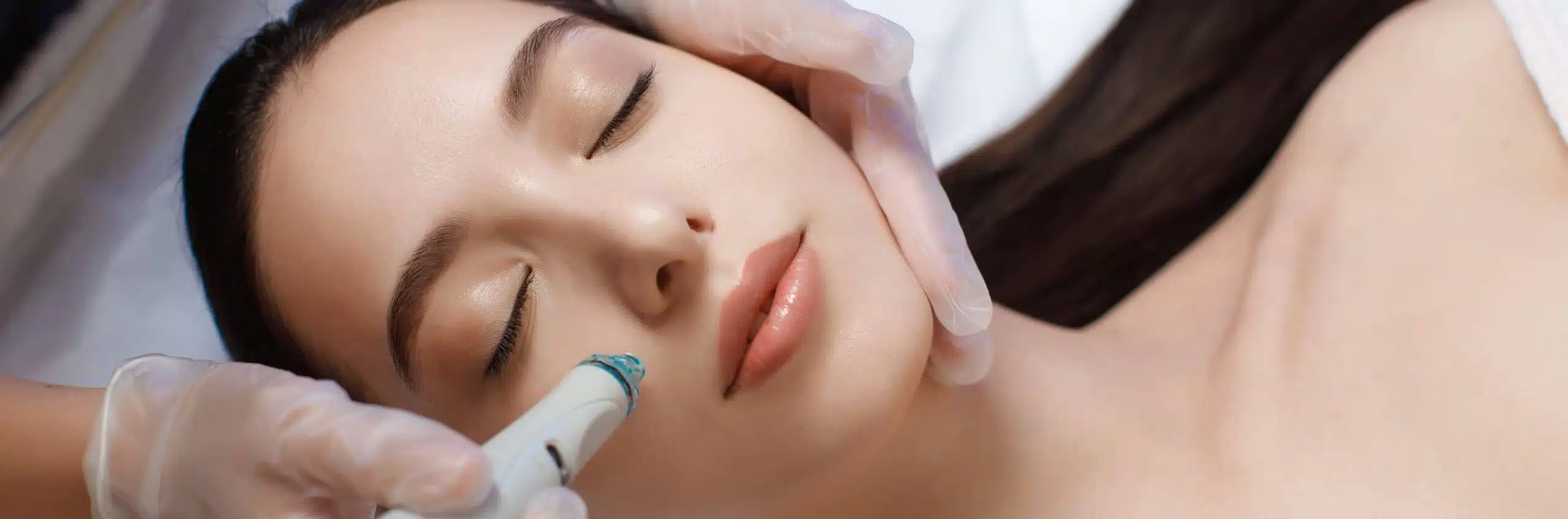 Hydrafacial : la solution pour préparer votre peau aux agressions estivales |Dr Elisa Pecorelli | Paris