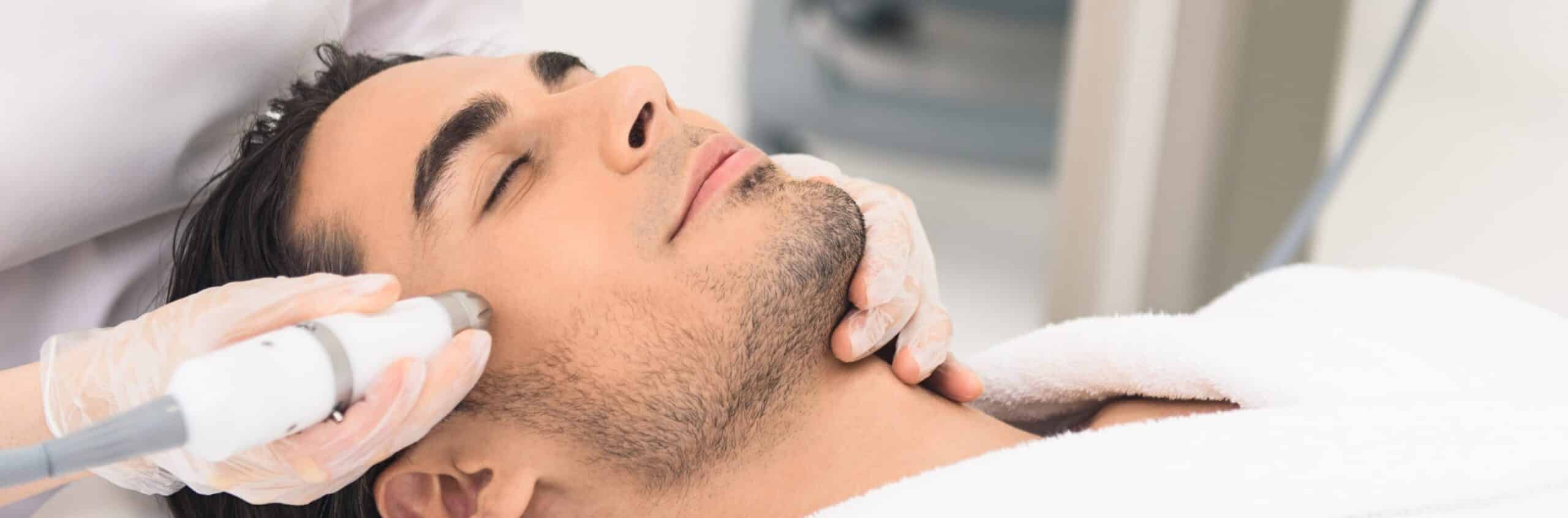 Hydrafacial pour les hommes avec le Dr Elisa Pecorelli à Paris