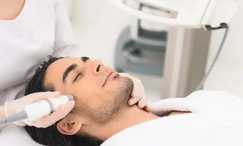 Hydrafacial pour les hommes avec le Dr Elisa Pecorelli à Paris